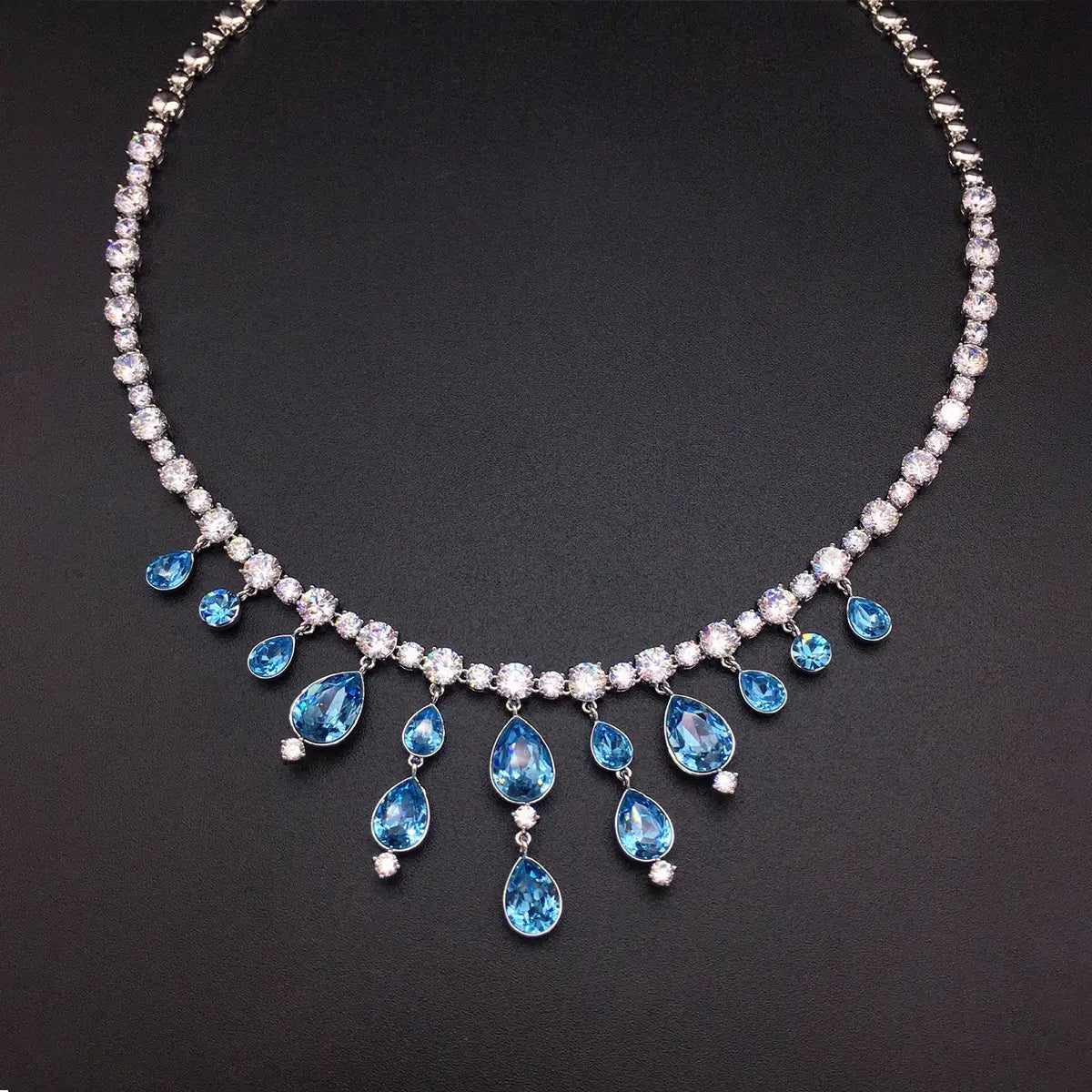 Collier de luxe en cristal en forme de goutte saphir bleu – Bijou de soirée élégant