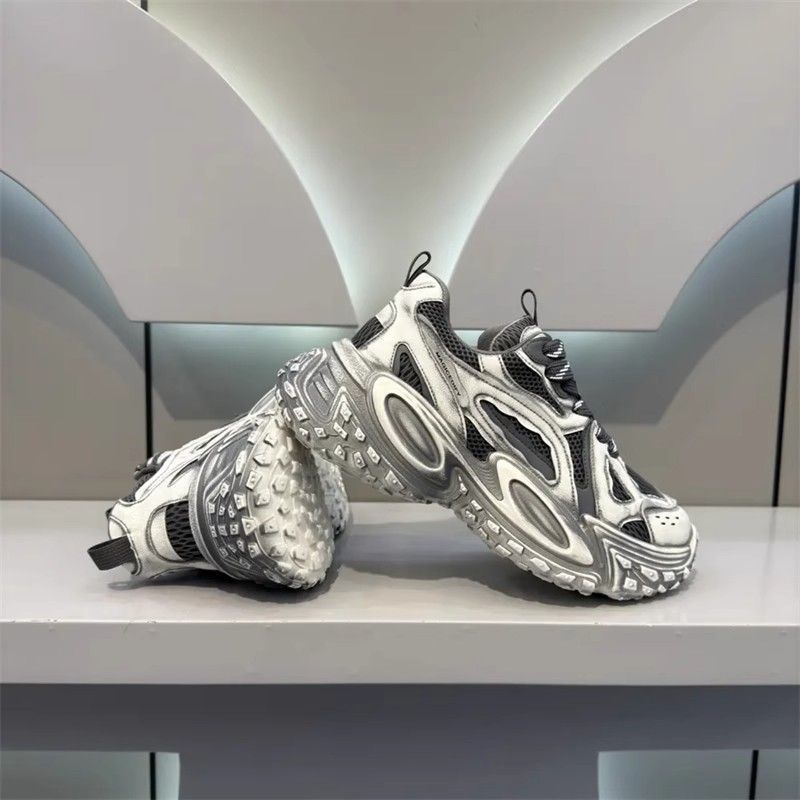 Summer lightweight and versatile sports and leisure shoes Running shoes and sports shoes for men