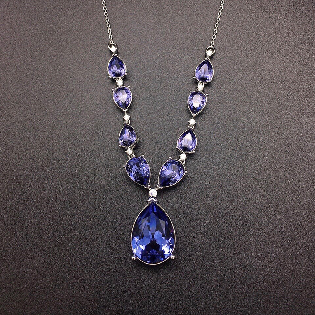 Luxury Emerald Teardrop Crystal Drop Jewelry Set – Necklace & Earrings