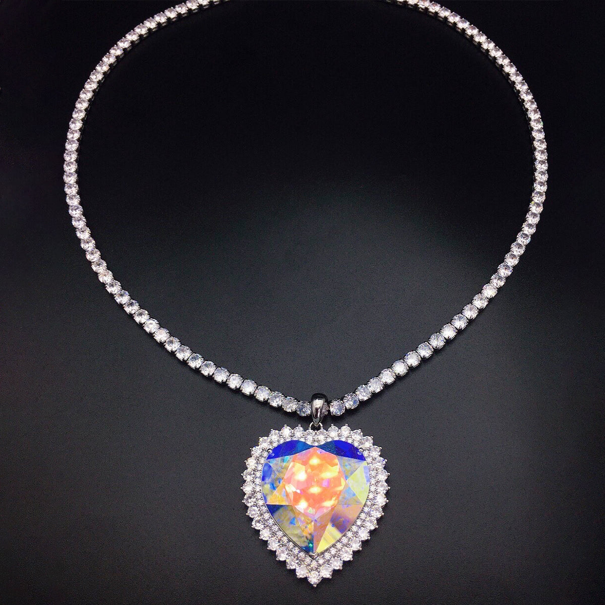Luxury Aurora Heart Crystal Pendant Necklace – Elegant Statement Jewelry