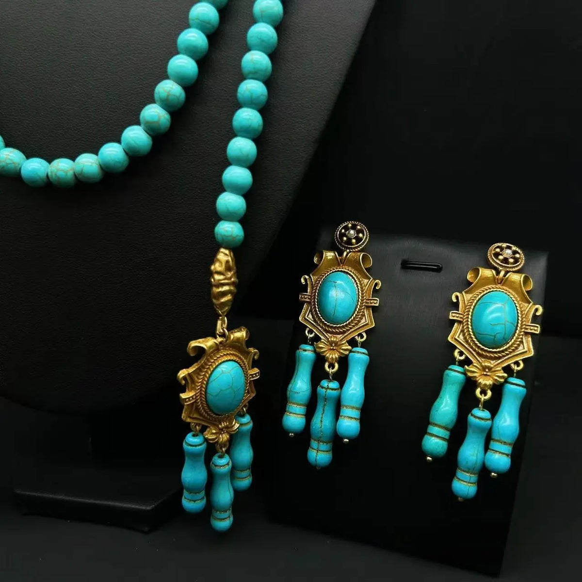 Parure collier et boucles d'oreilles vintage avec perles turquoise et pompon