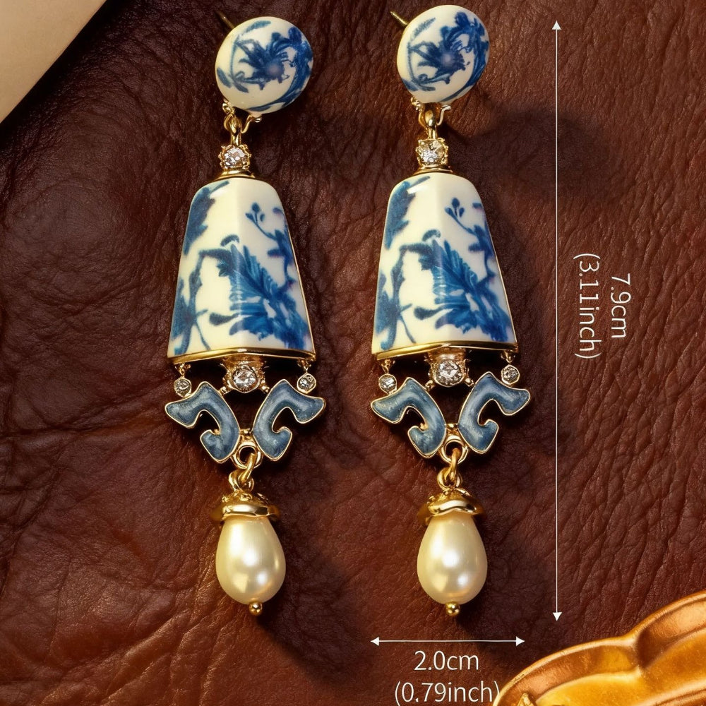 Boucles d'oreilles clous en porcelaine bleue et blanche classique, motif vase médiéval vintage