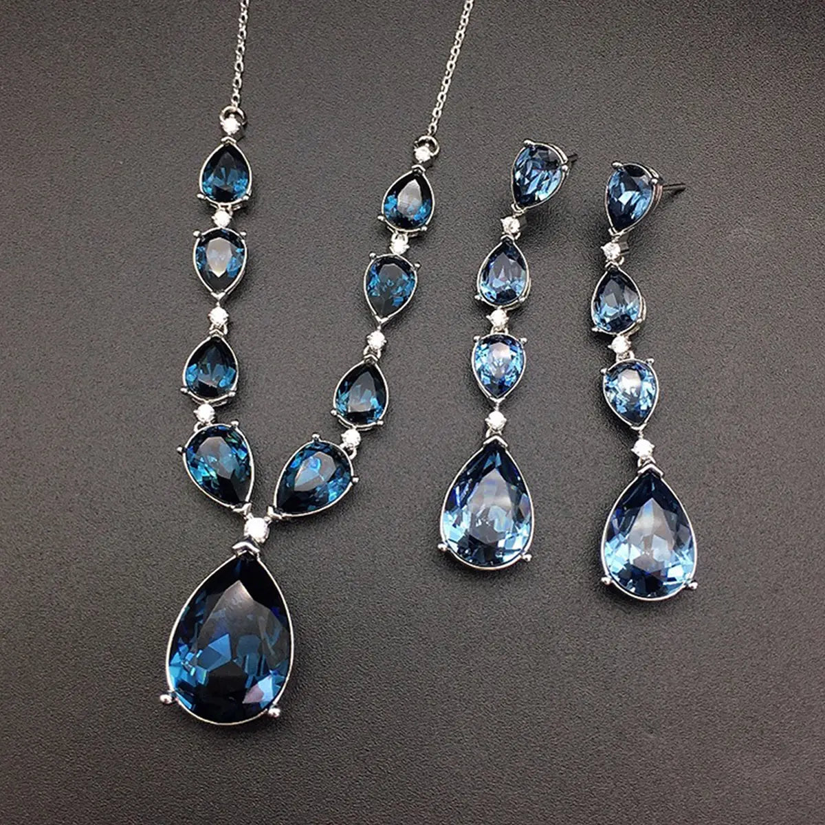 Parure de bijoux de luxe en cristal goutte d'émeraude – Collier et boucles d'oreilles