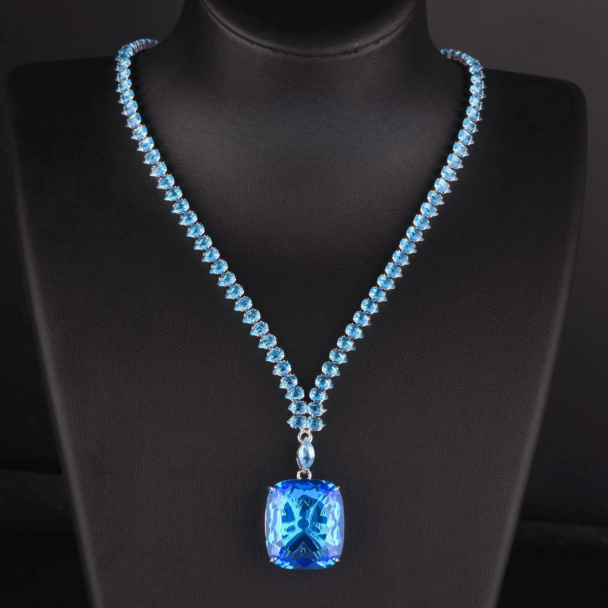 Collier Saphir Tendance 20 Carats Sertissage Trésor Coloré