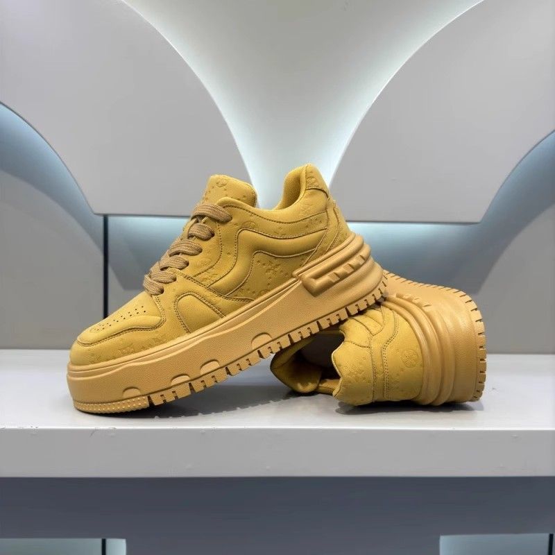 Spring comfortable soft-soled heightening sneakers Running shoes and sports shoes for men