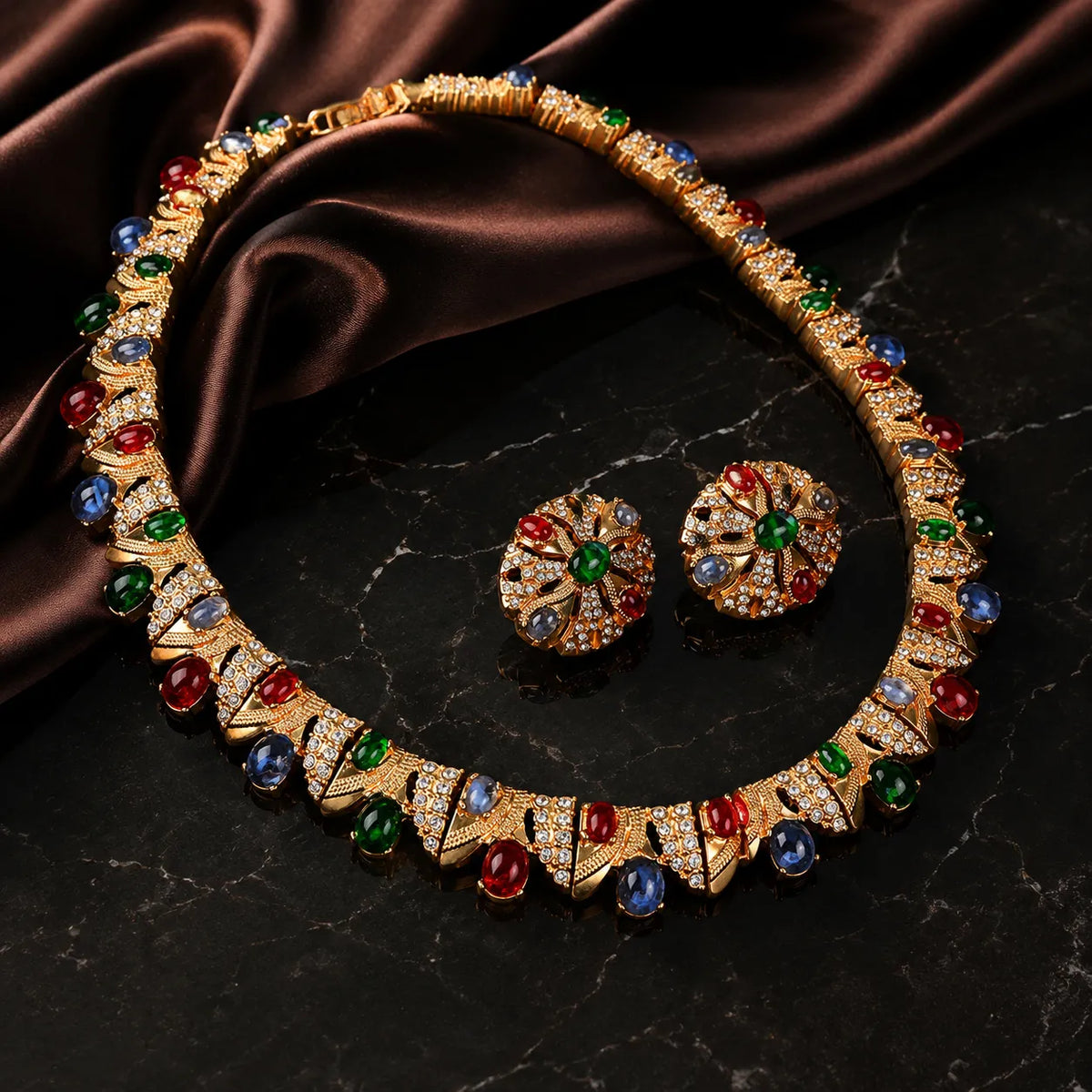 Parure de bijoux élégante en perles et or pour occasions spéciales