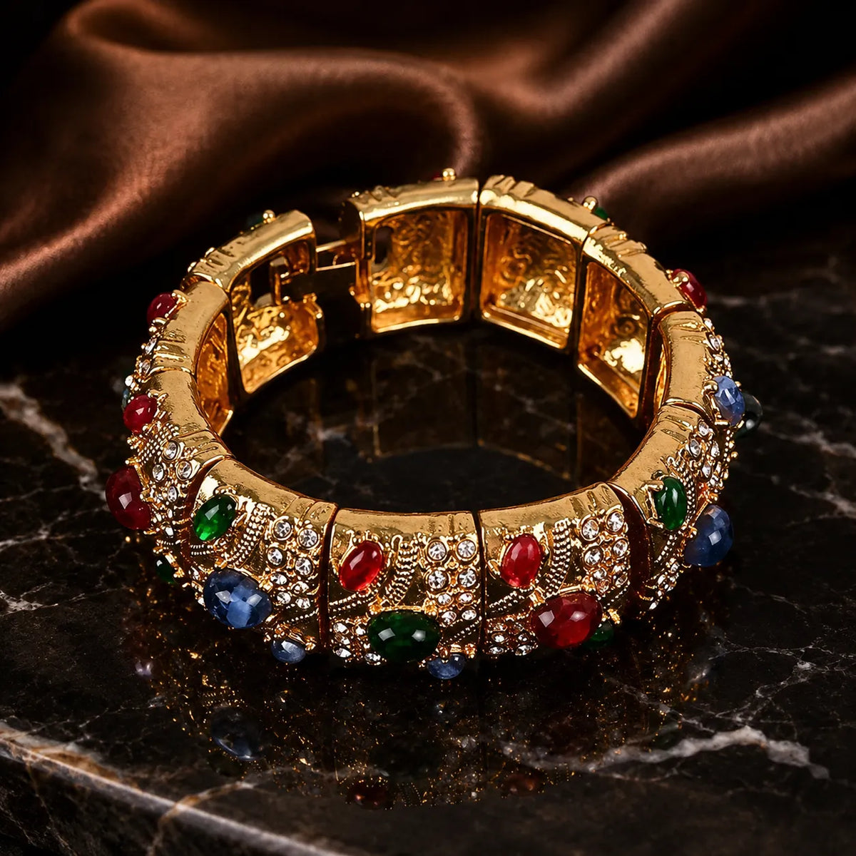 Parure de bijoux élégante en perles et or pour occasions spéciales