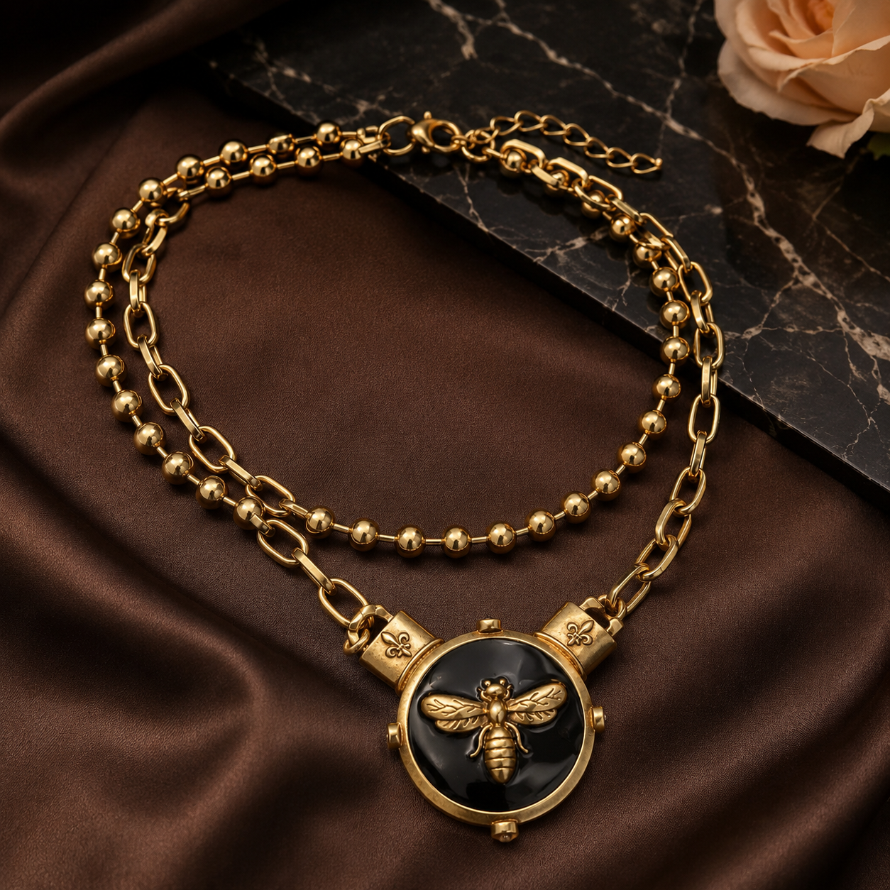 Collier Pendentif Abeille Vintage Luxe pour Femme