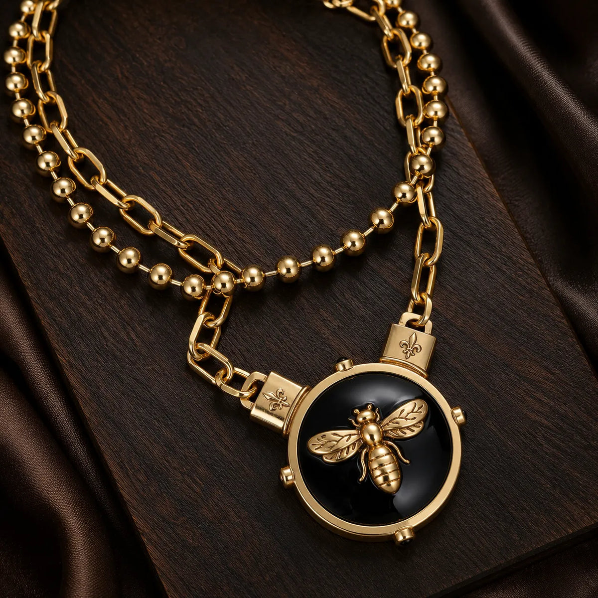Collier Pendentif Abeille Vintage Luxe pour Femme