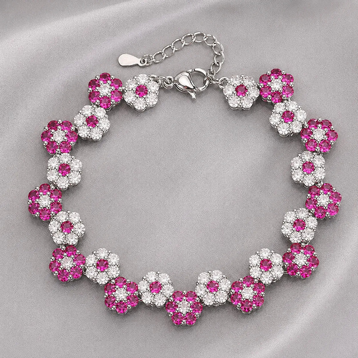 Parure de bijoux romantique avec collier, bracelet et boucles d'oreilles fleuris roses