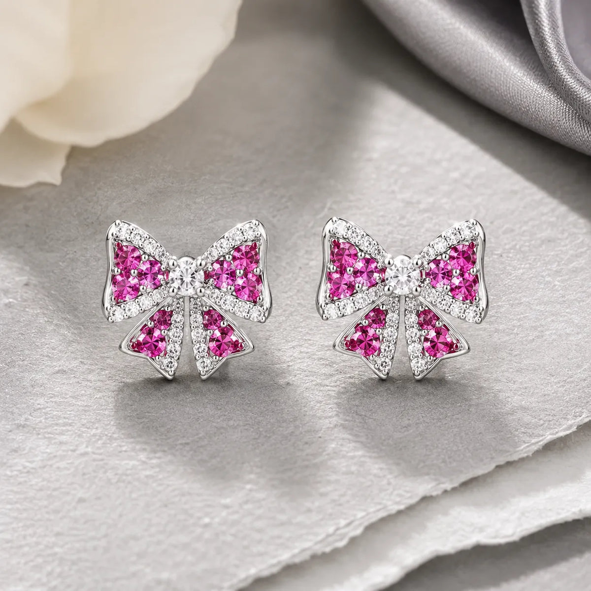 Parure de bijoux romantique avec collier, bracelet et boucles d'oreilles fleuris roses