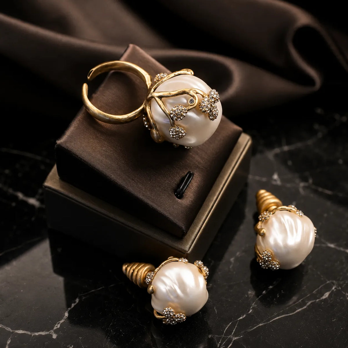 Parure de bijoux de luxe avec bague et boucles d'oreilles en perles baroques