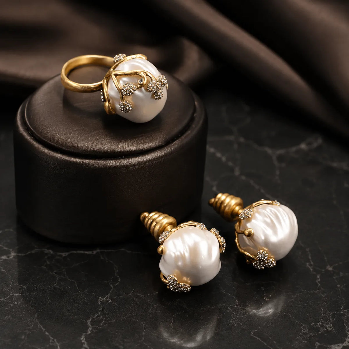 Parure de bijoux de luxe avec bague et boucles d'oreilles en perles baroques