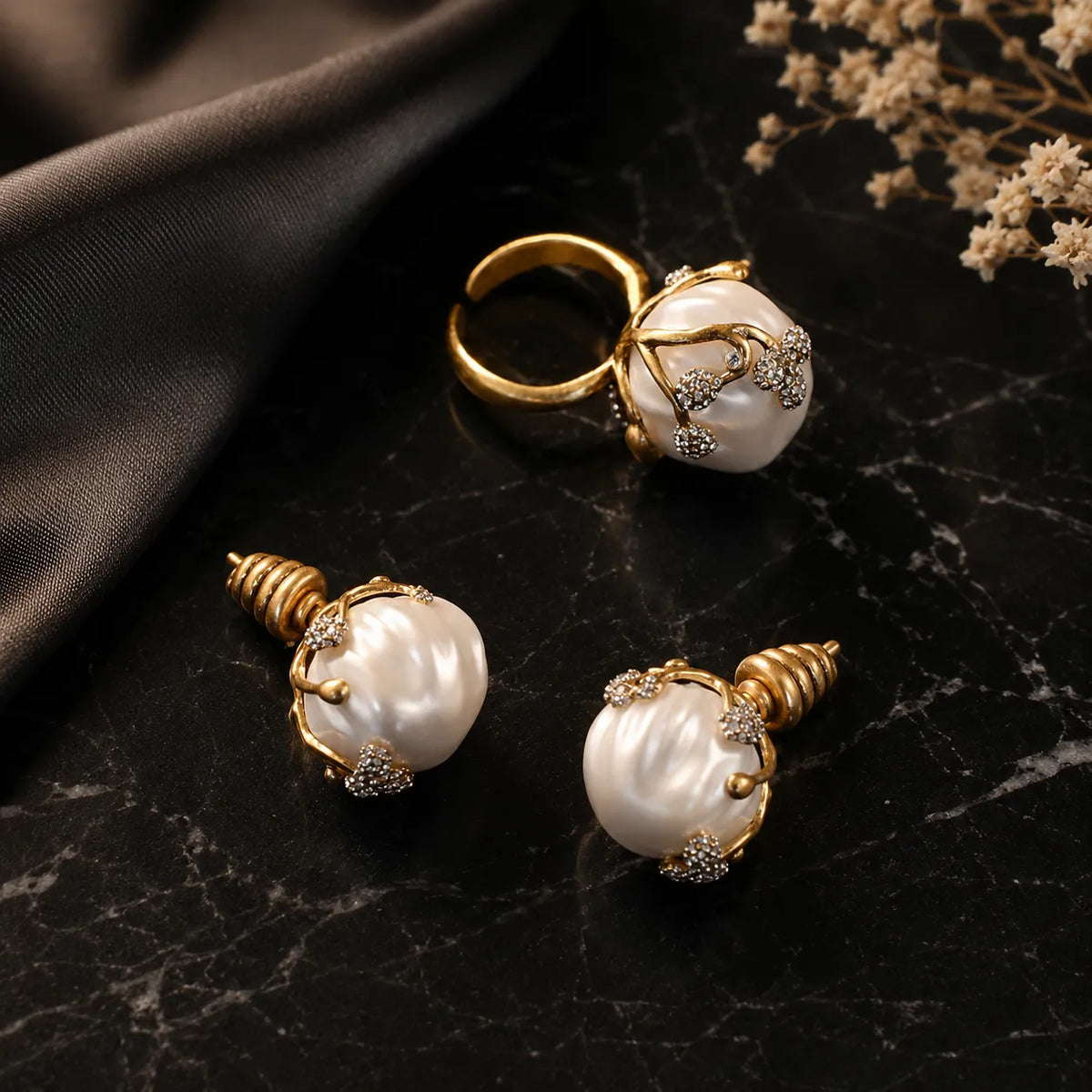 Parure de bijoux de luxe avec bague et boucles d'oreilles en perles baroques
