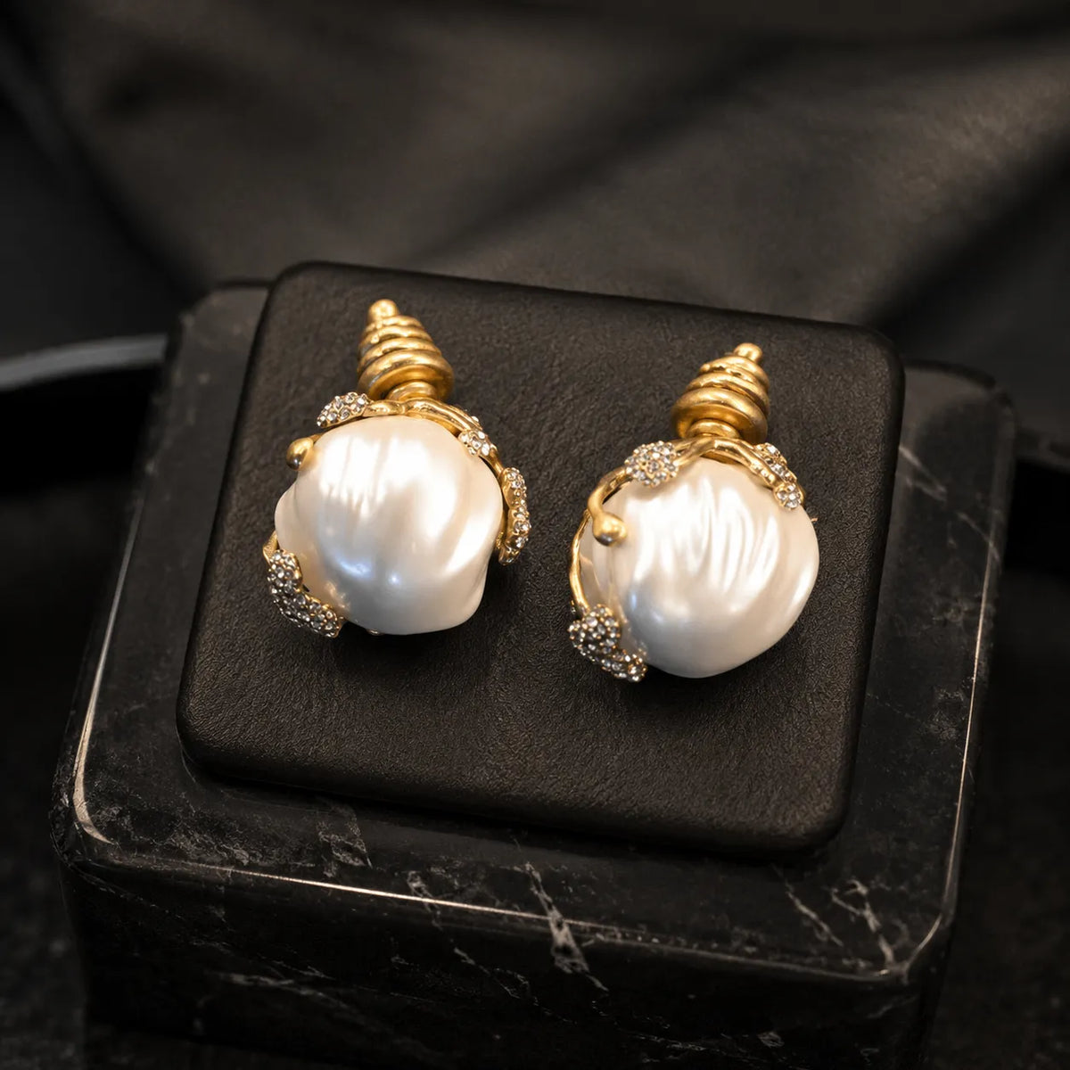 Parure de bijoux de luxe avec bague et boucles d'oreilles en perles baroques