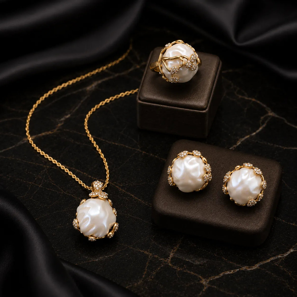 Boucles d'oreilles clous vintage médiévales en perles baroques