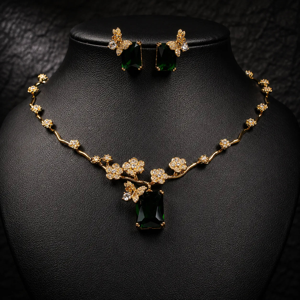 Nouvelle parure collier et boucles d'oreilles carrés rubis