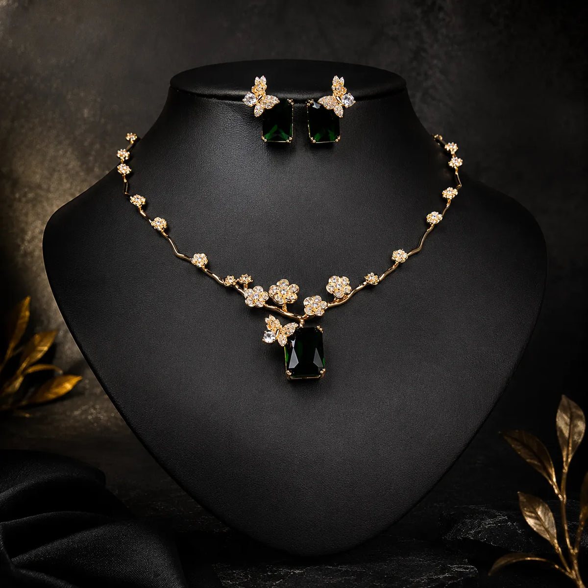 Nouvelle parure collier et boucles d'oreilles carrés rubis