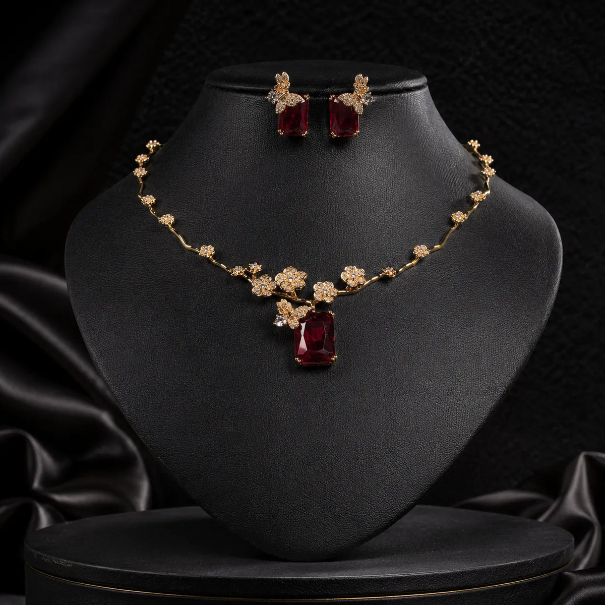 Nouvelle parure collier et boucles d'oreilles carrés rubis