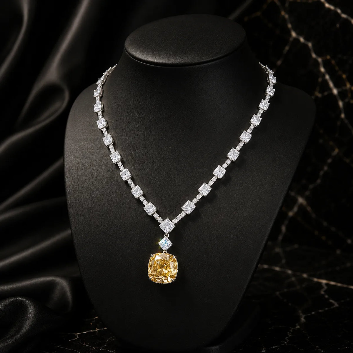Luxury Square Cut Crystal Pendant Necklace Elegant Diamond-Style Jewelry for Women Statement Minimal Design
