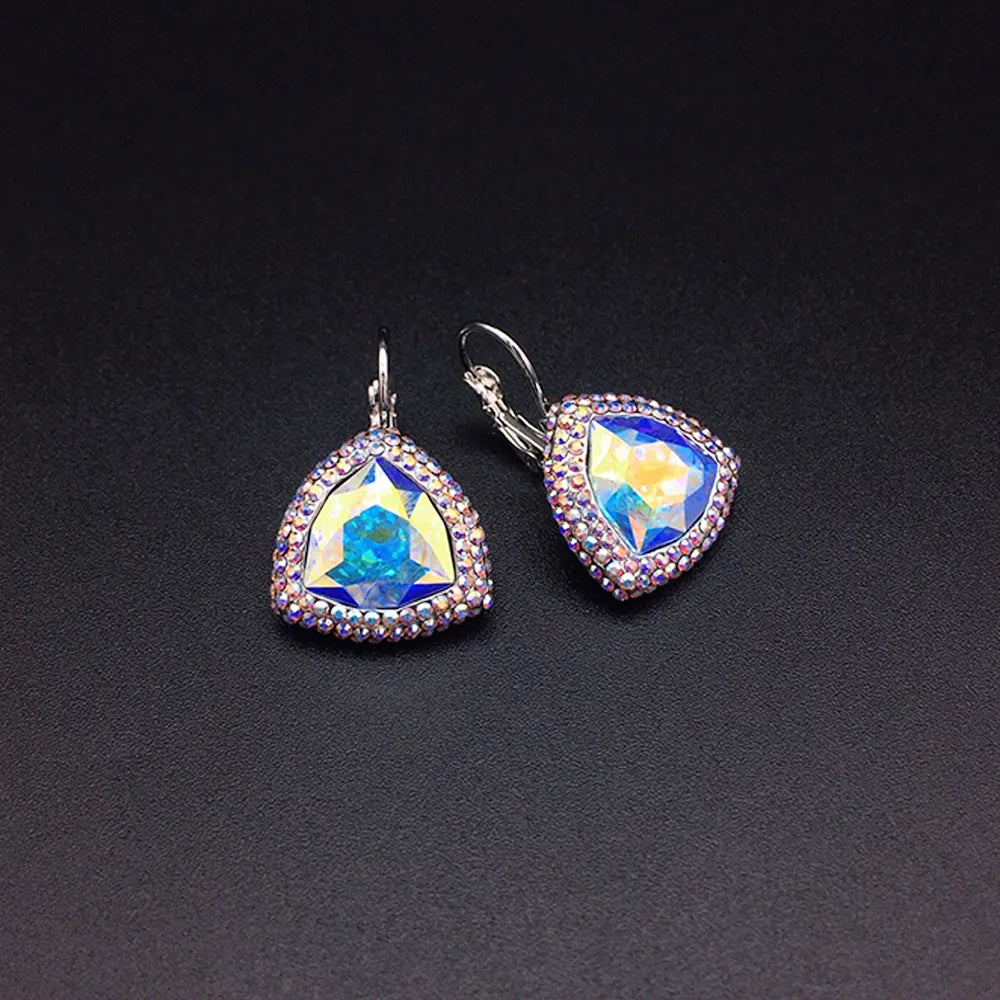 Boucles d'oreilles élégantes en forme de goutte violette avec détails en cristal étincelant