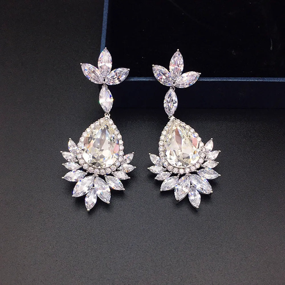 Boucles d'oreilles pendantes de luxe en cristal saphir bleu à motif floral pour femme