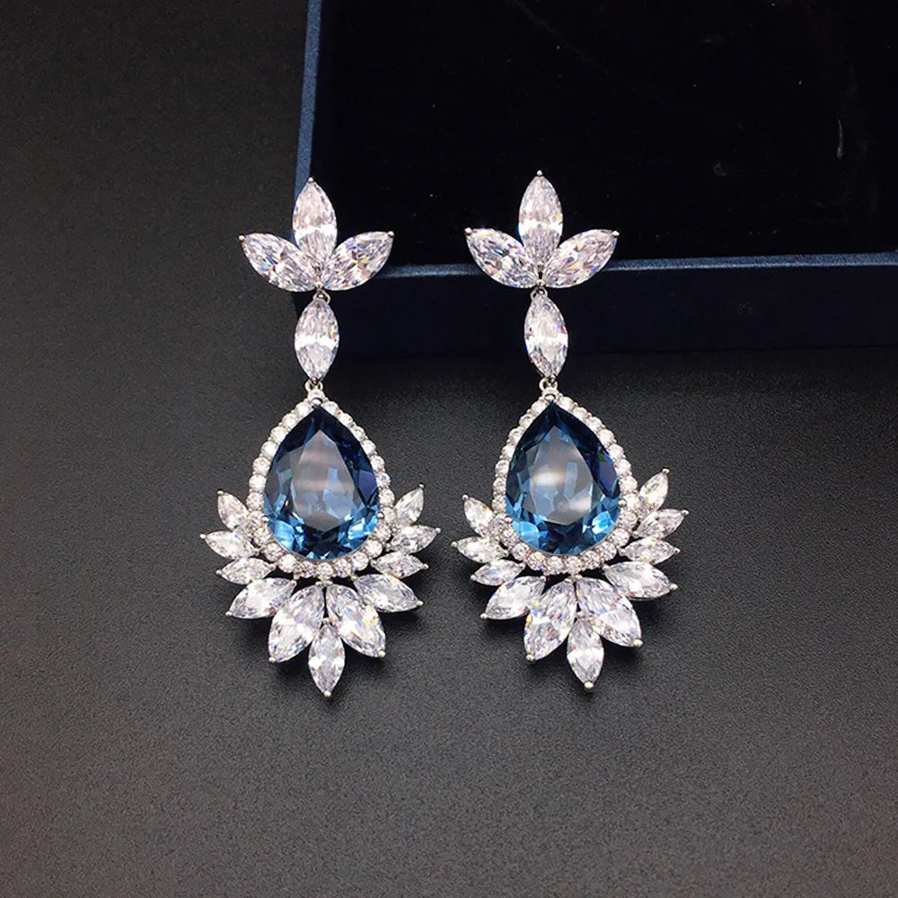 Boucles d'oreilles pendantes de luxe en cristal saphir bleu à motif floral pour femme