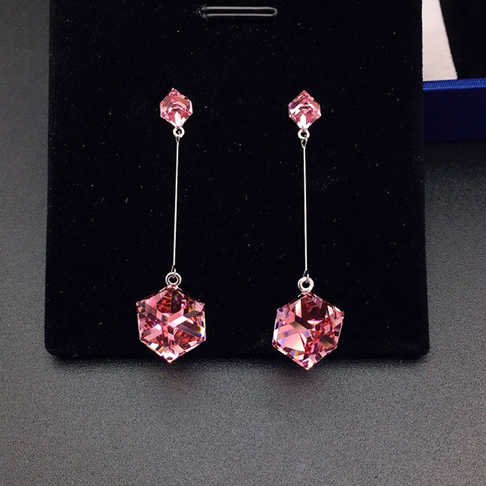Boucles d'oreilles pendantes linéaires élégantes en cristal hexagonal bleu pour femmes