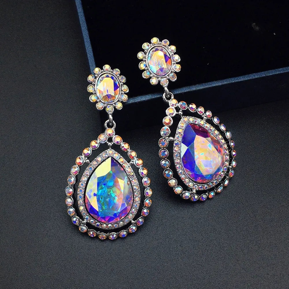 Boucles d'oreilles pendantes de luxe en cristal bleu roi avec halo multicolore