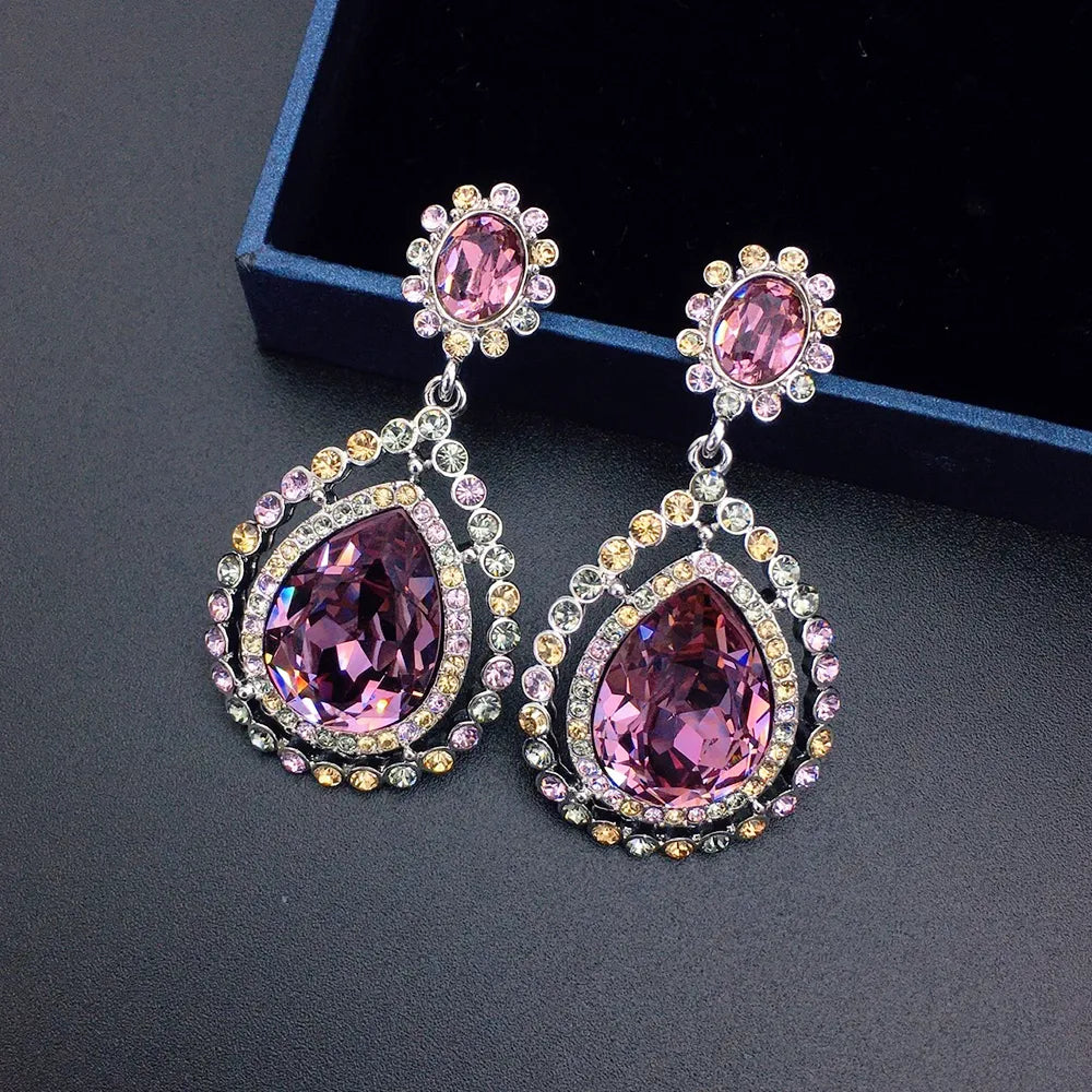 Boucles d'oreilles pendantes de luxe en cristal bleu roi avec halo multicolore