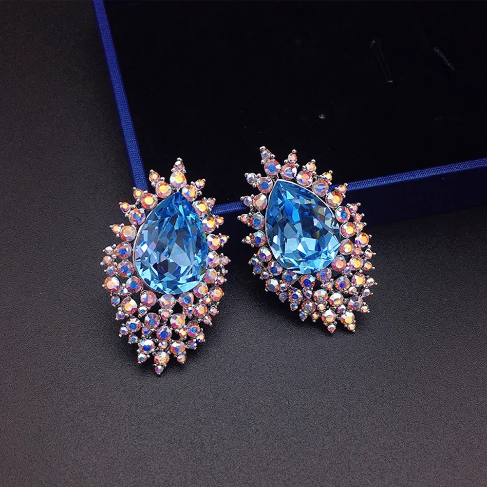Boucles d'oreilles de luxe en cristal bleu roi avec halo céleste