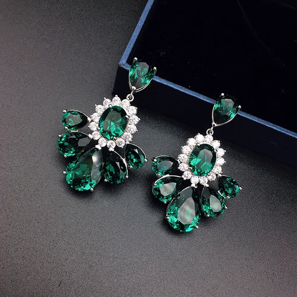 Boucles d'oreilles pendantes de luxe en cristal bleu aqua avec grappe florale pour femme