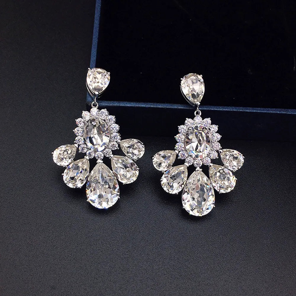 Boucles d'oreilles pendantes de luxe en cristal bleu aqua avec grappe florale pour femme