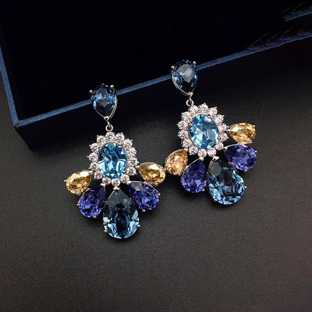 Boucles d'oreilles pendantes de luxe en cristal bleu aqua avec grappe florale pour femme