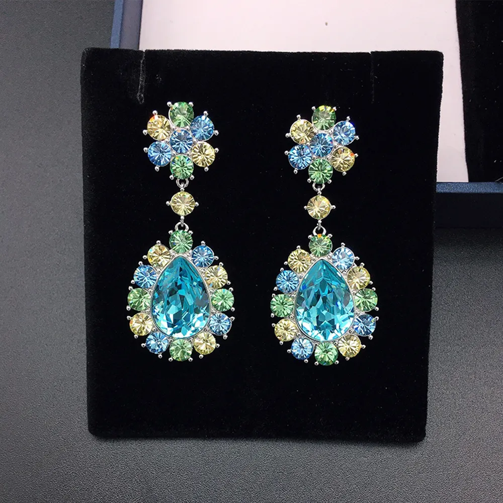 Boucles d'oreilles de luxe en cristal bleu en forme de goutte avec halo multicolore