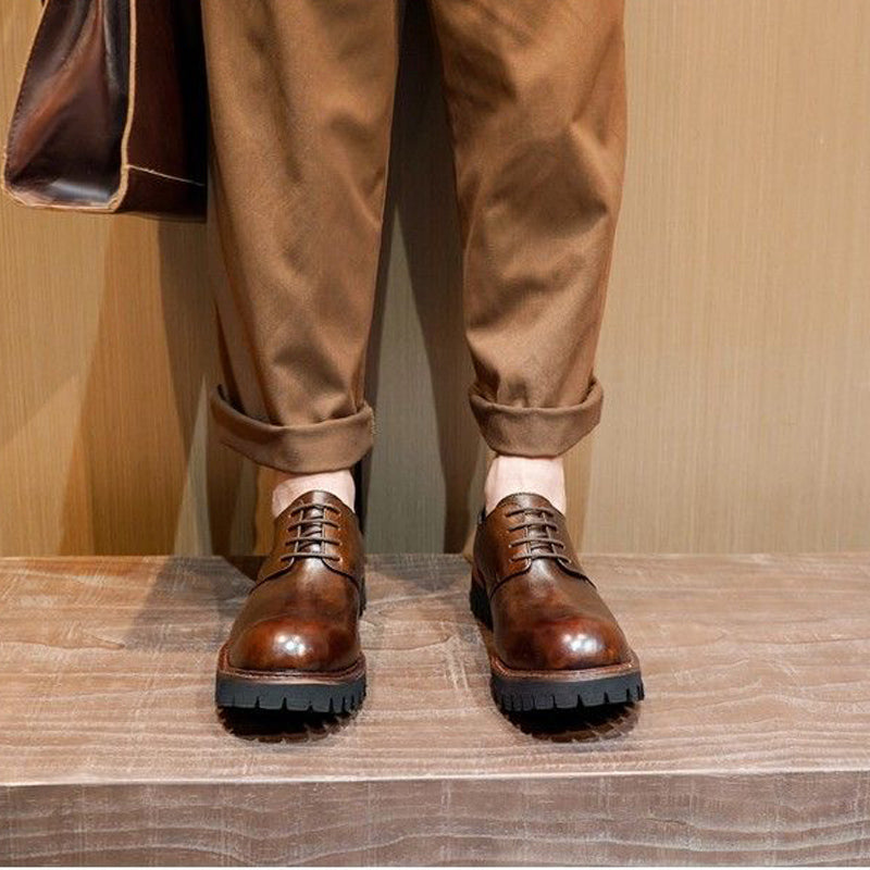 Brown fashionable lace up men's casual shoes