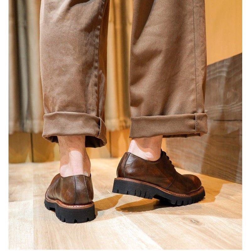 Brown fashionable lace up men's casual shoes