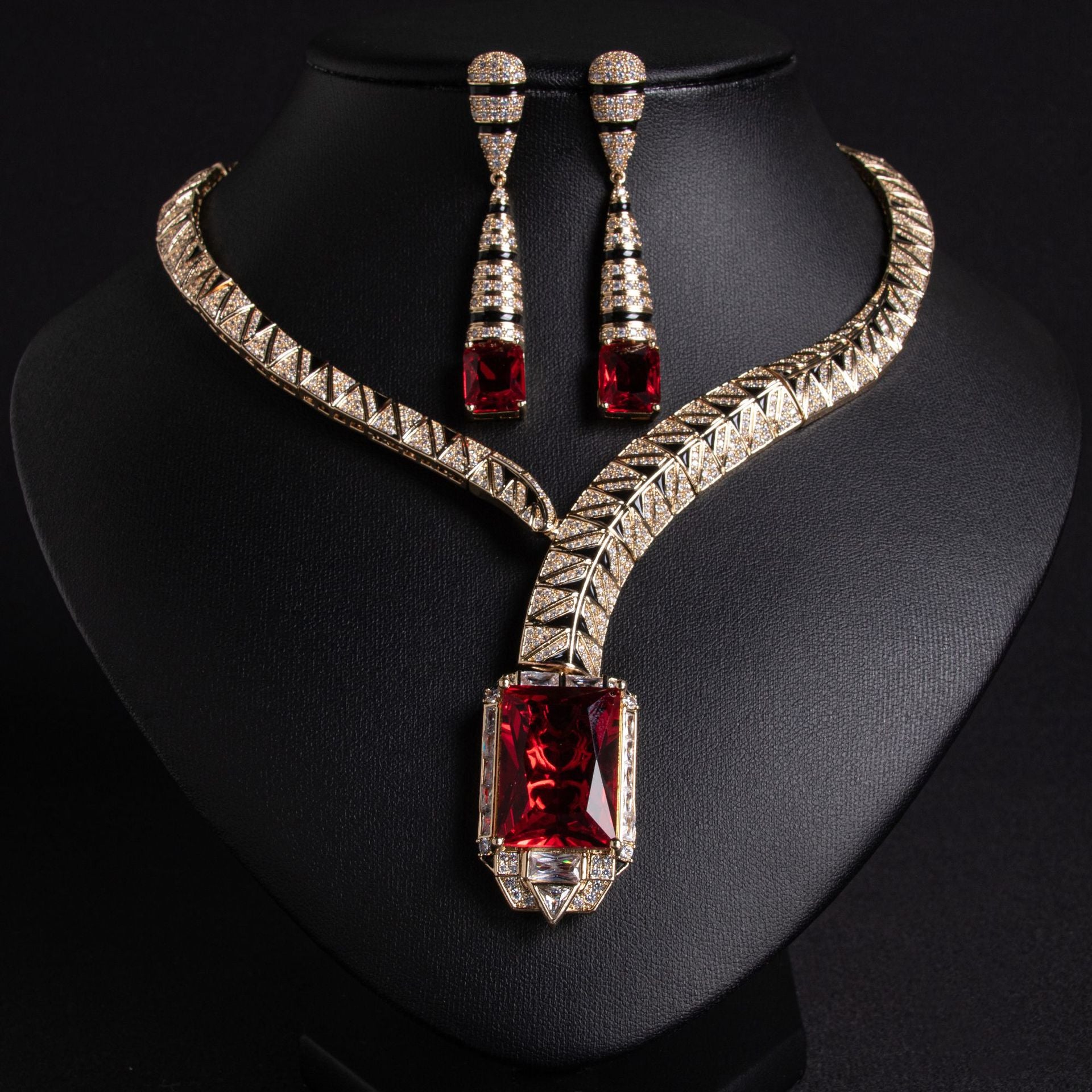 Ensemble de bijoux de luxe collier ras du cou et boucles d'oreilles en zircon en forme de goutte d'eau pour mariage