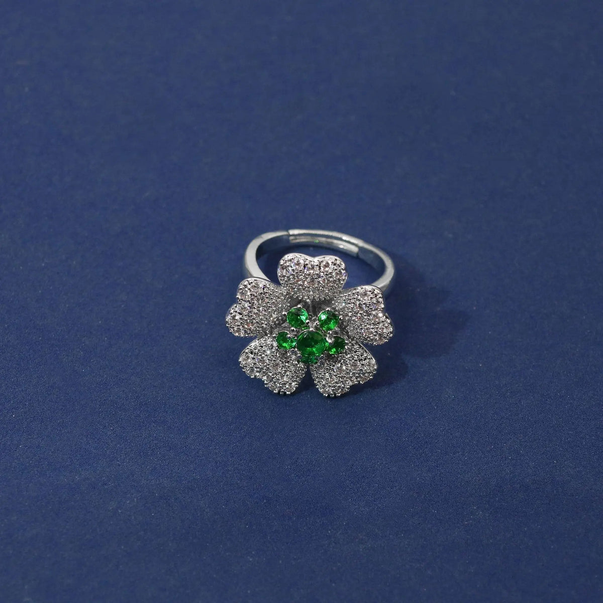 Ensemble collier et boucles d'oreilles zircon fleur, élégant et simple