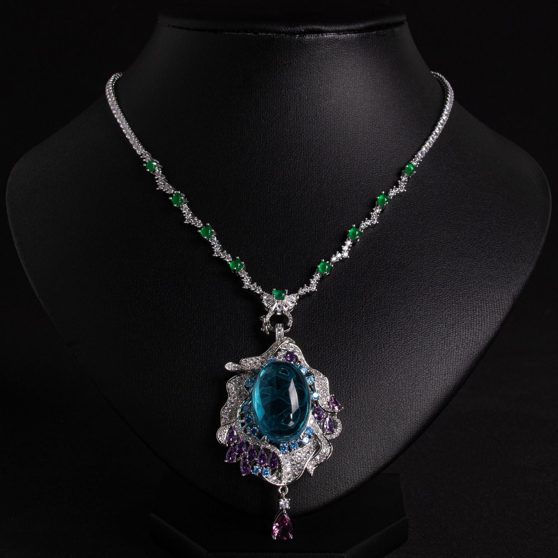 Royal Style Multicolor Crystal Necklace – Large Red Stone Pendant Jewelry