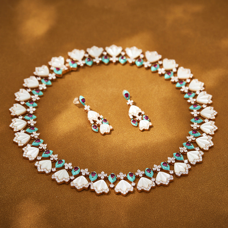 Original design gold-plated white shell cat claw necklace