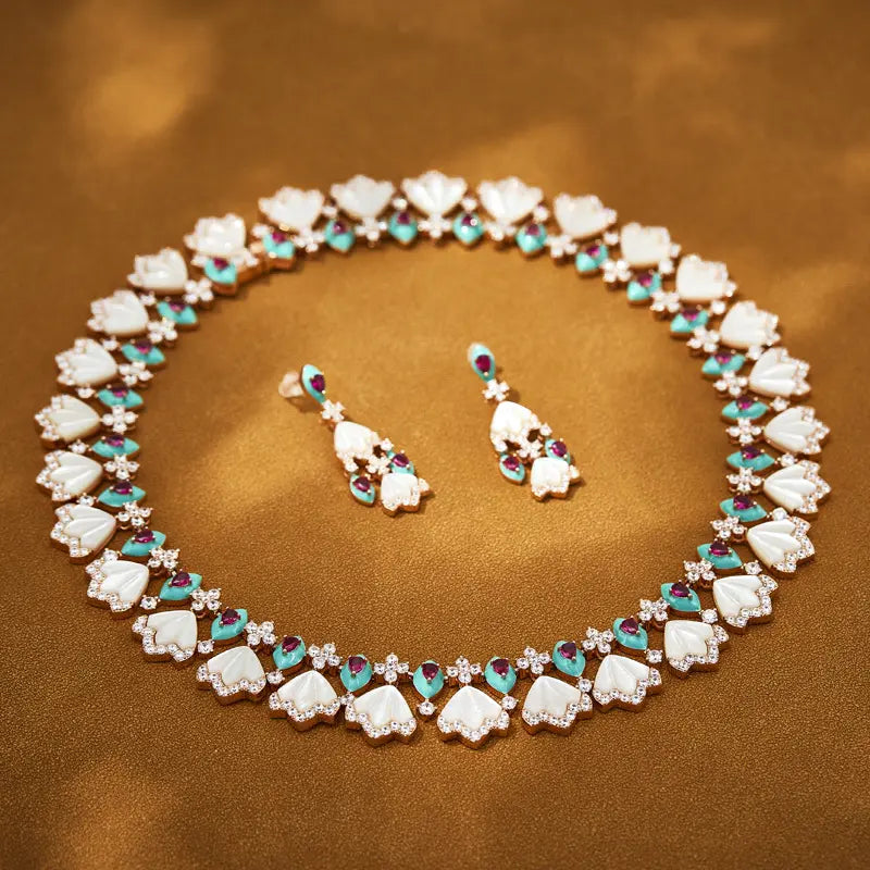Collier griffe de chat coquillage blanc plaqué or design original