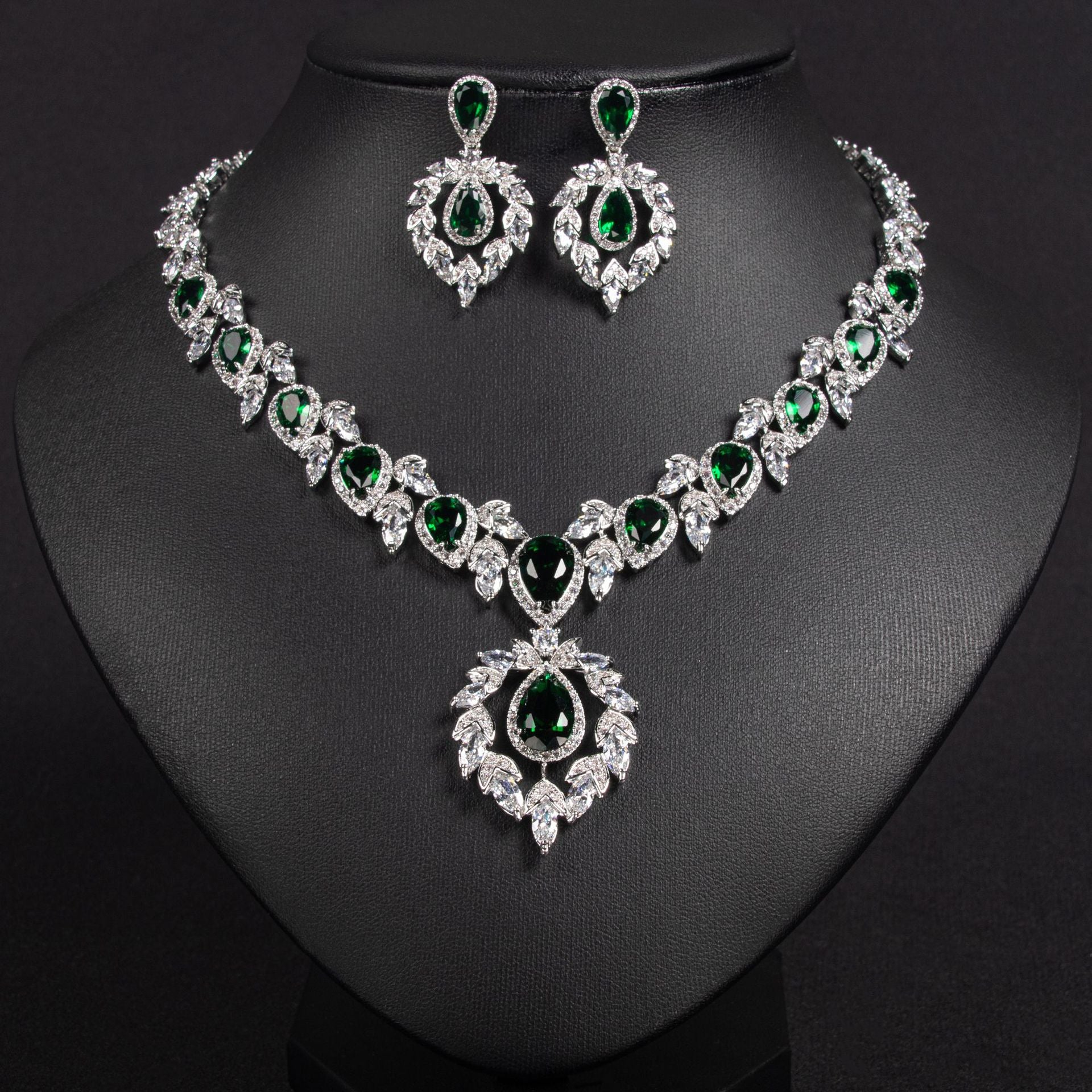 Luxury Emerald Green Teardrop Necklace and Earrings Jewelry Set