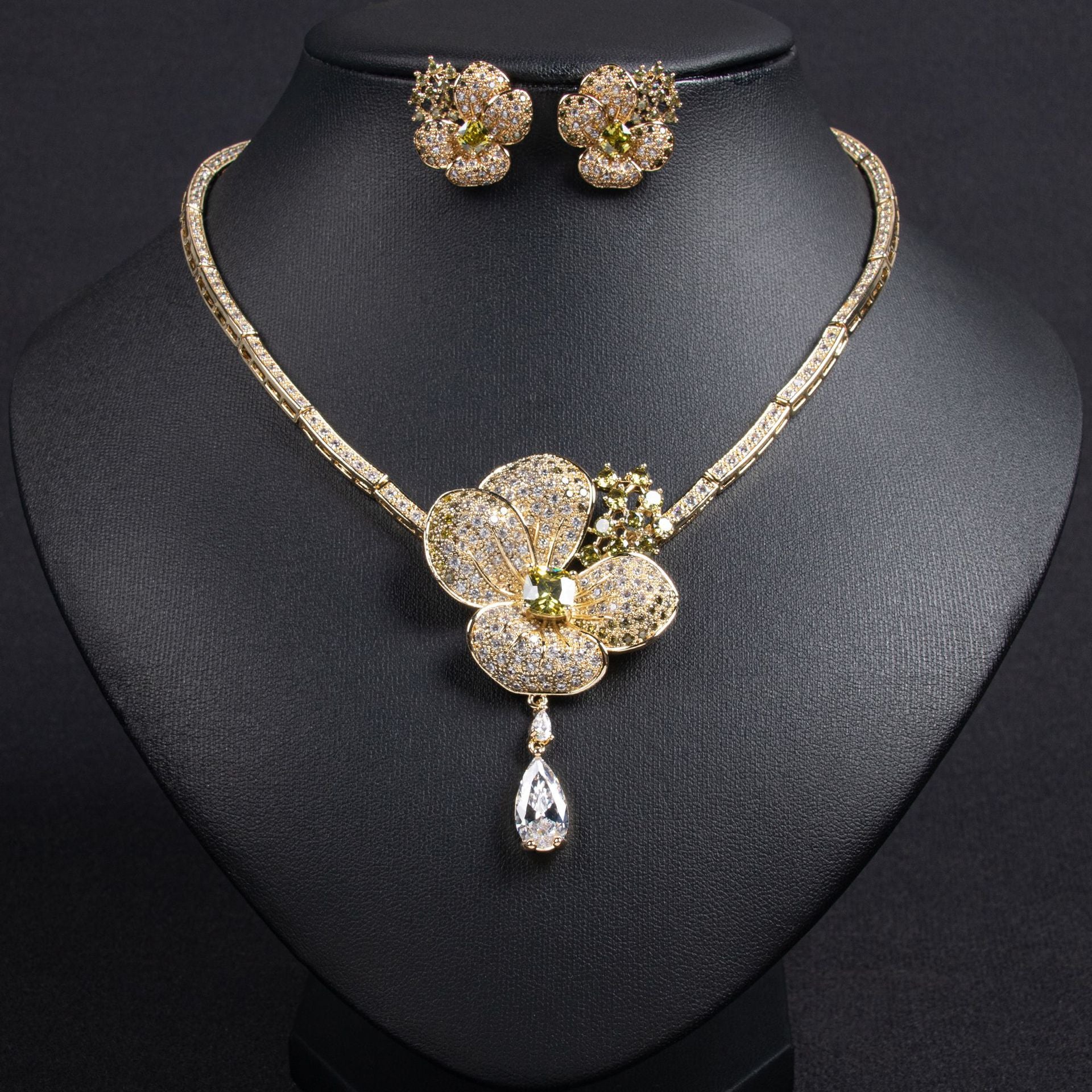 Parure Collier et Boucles d'Oreilles Fleur en Cristal et Or de Luxe