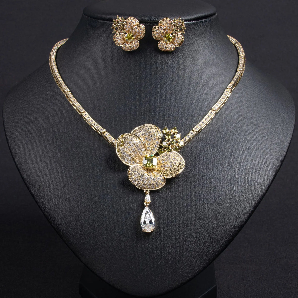 Parure Collier et Boucles d'Oreilles Fleur en Cristal et Or de Luxe