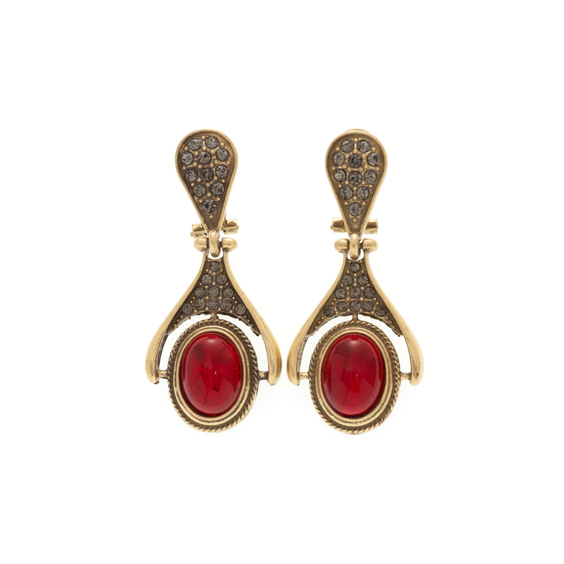French retro niche design feature earrings