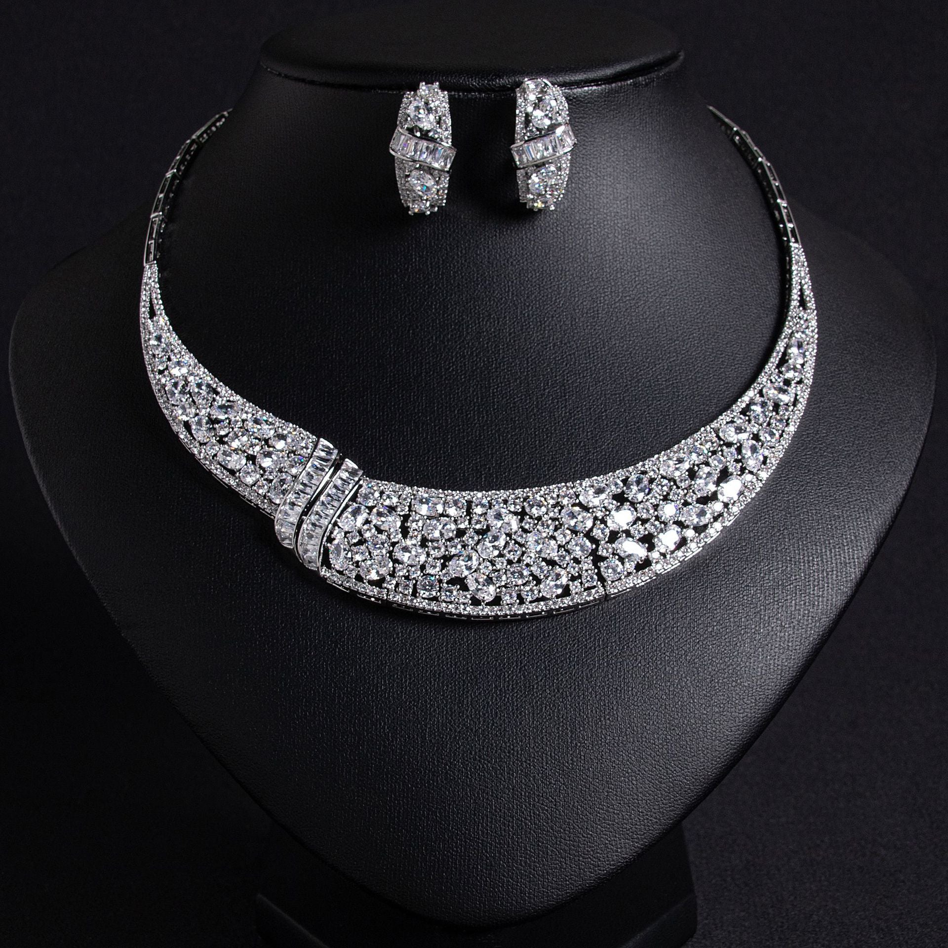 Stylish and luxurious snake bone full of zircon necklace