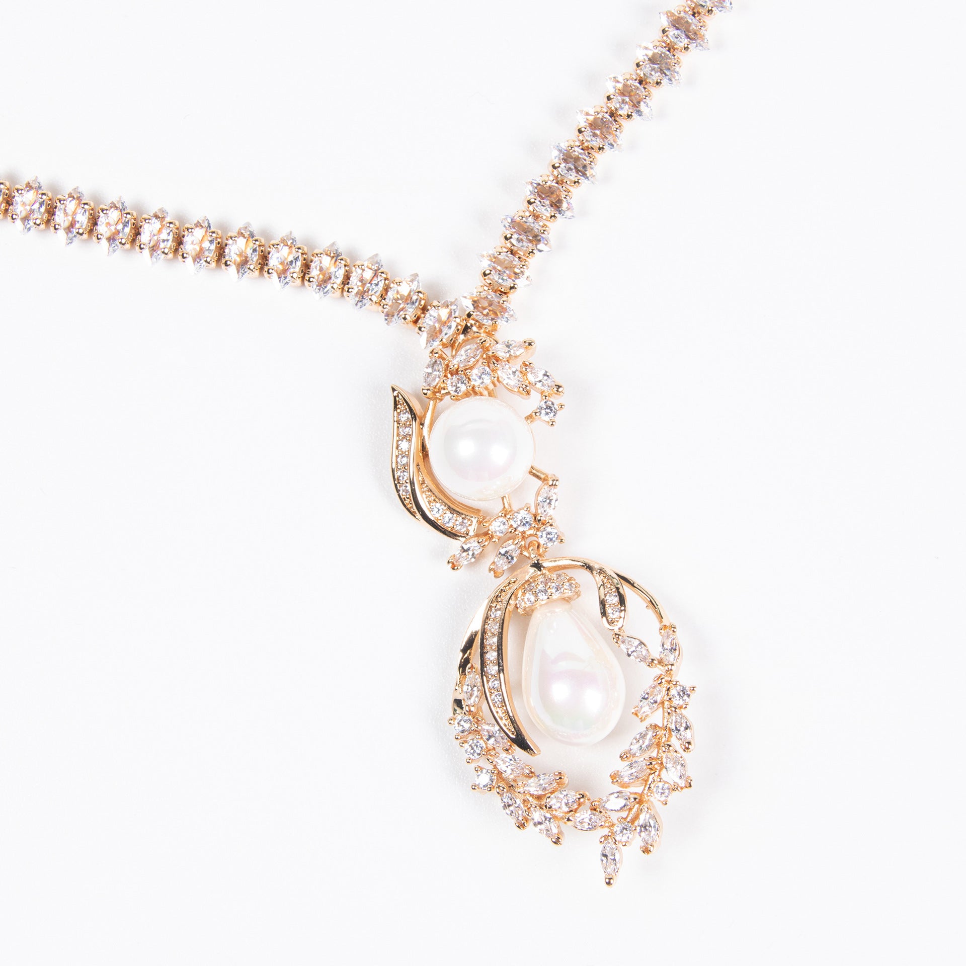 Luxury Pearl & Emerald Green Necklace Set for Women – Gold Floral Jewelry with Matching Earrings