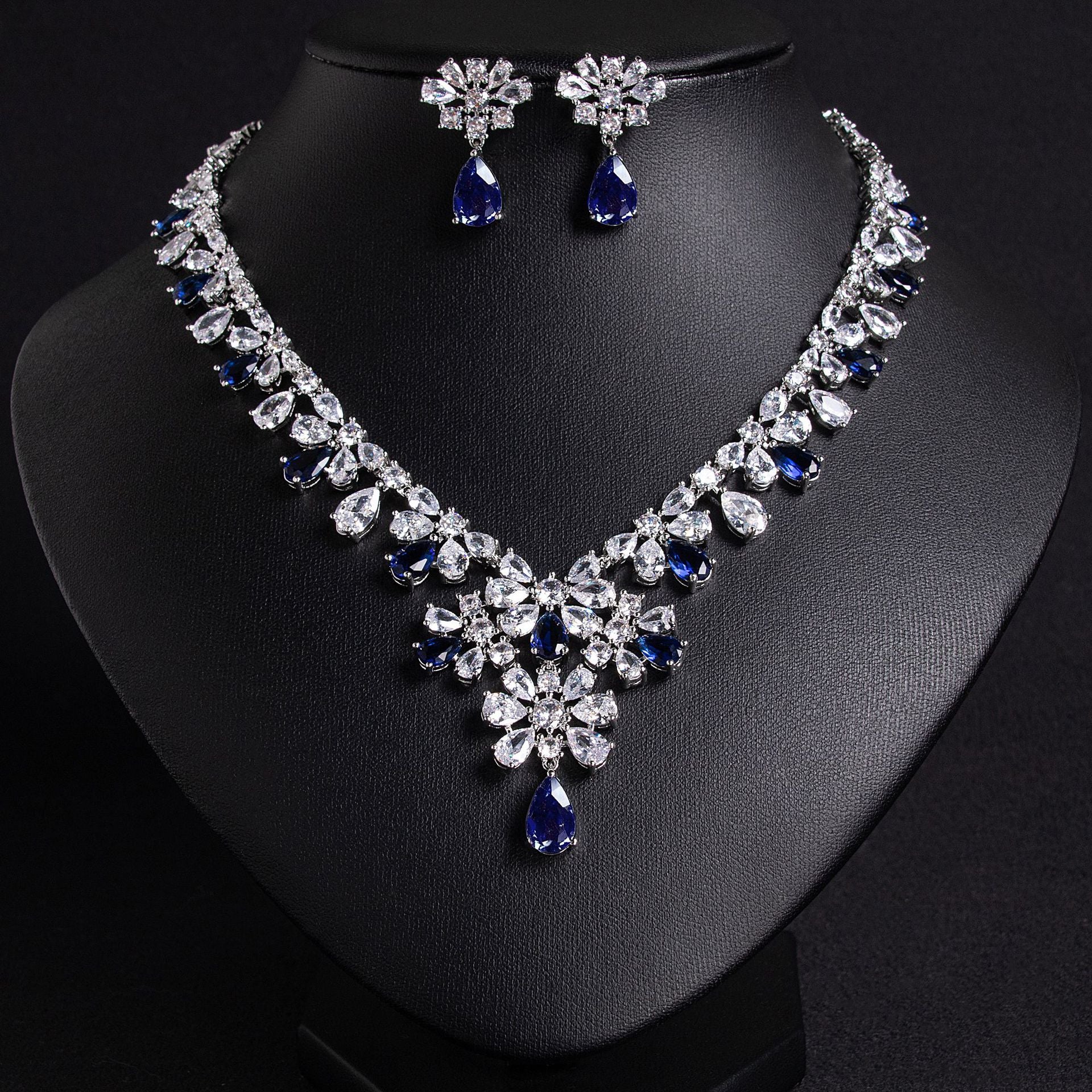 Parure collier et boucles d'oreilles de luxe avec cristaux multicolores pour les fêtes et les occasions spéciales