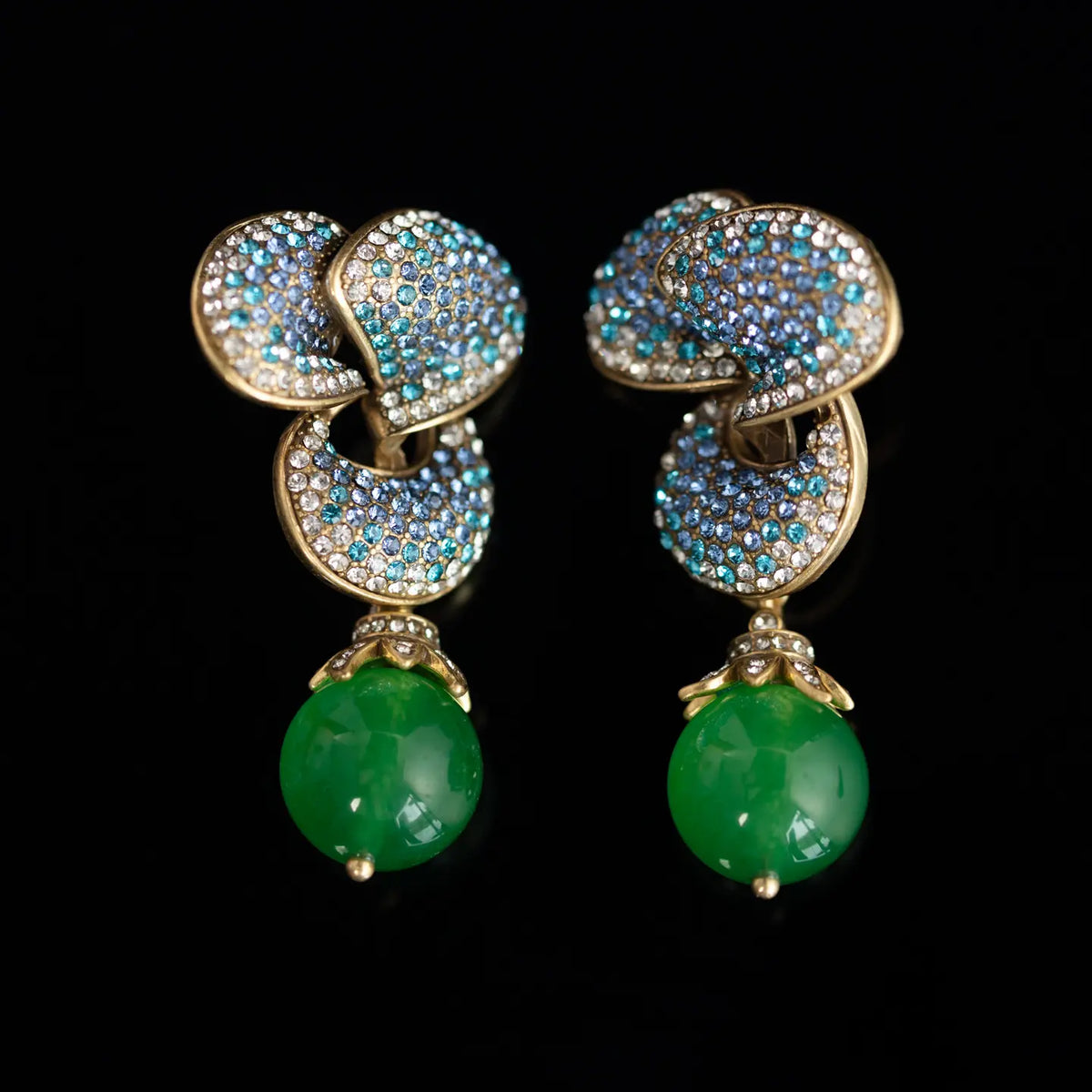Série de boucles d'oreilles de style médiéval rétro et de niche